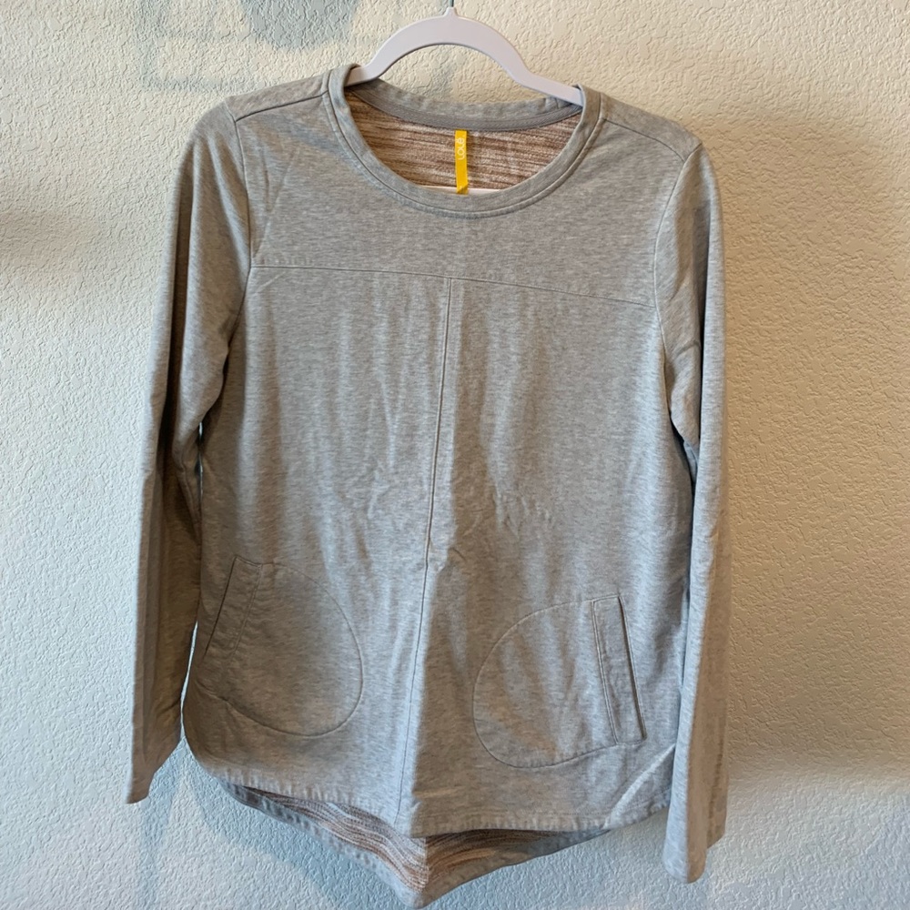 Very cozy Lole sweater! Size M.